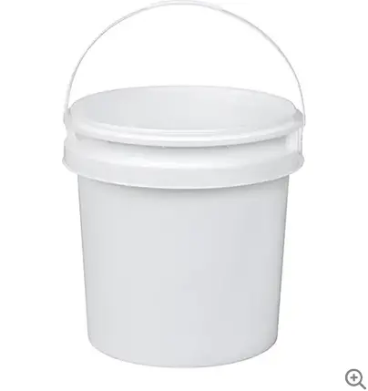2.3-Gallon Plastic Pail For Storage And Transport 1