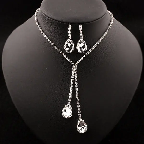 Coordinated Necklace And Earrings Set – On-Trend Fashion Jewelry Duo 1