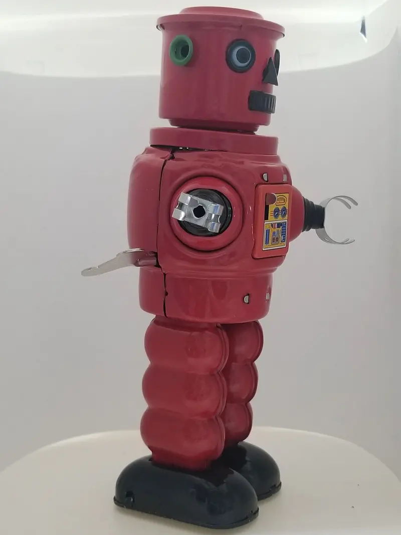 Retro Big Red Tin Robot Mechanical Wind-Up Collectible 1