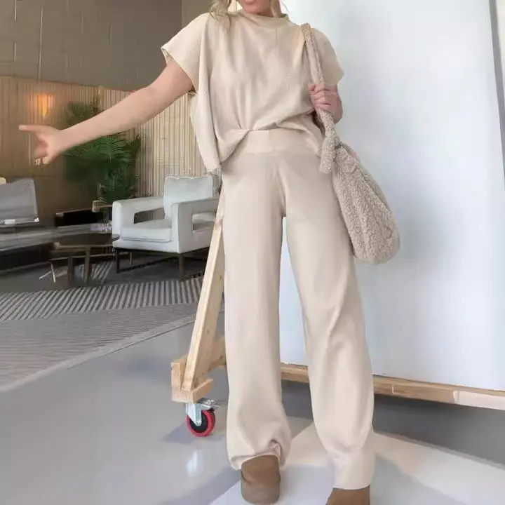 Solid-Color Knit Crew-Neck Two-Piece Suit Set 1