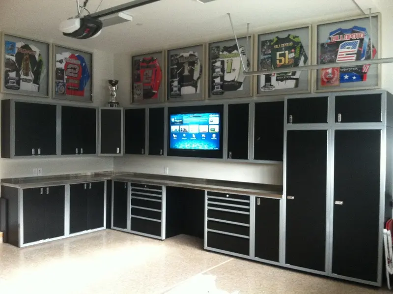 Villopoto Garage – Professional Motocross Team Van Build 1