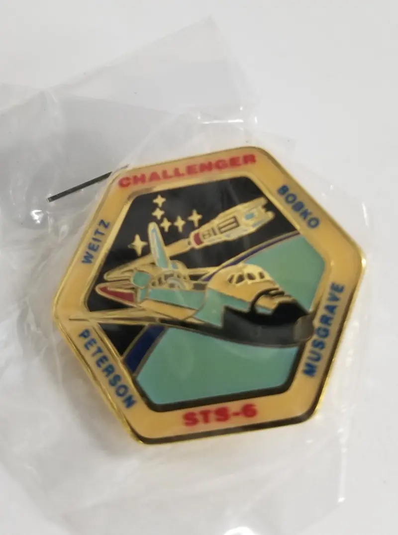 Vintage Nasa Challenger Space Shuttle Commemorative Pin 1