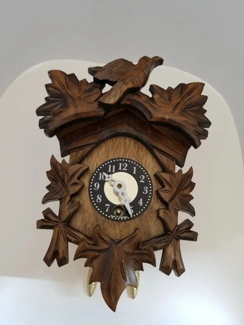 Wooden Wind-Up Cuckoo Clock With Traditional Carved Design 1