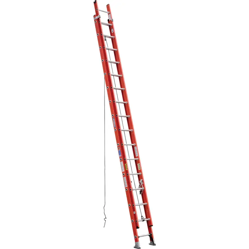 Werner Fiberglass Extension Ladder – 32 Ft, 300-Lb Capacity, Type Ia Duty Rating 1